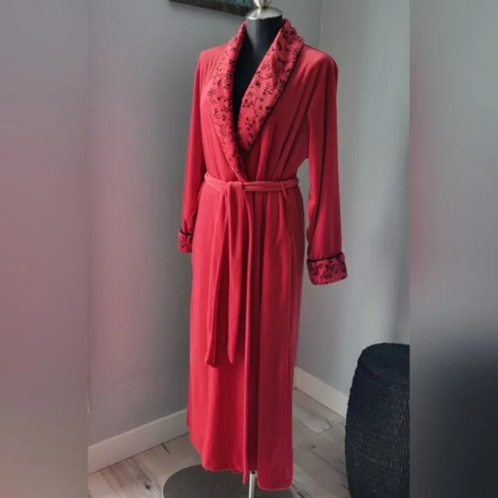 Vintage 90's Velvet Red House coat Size Small - Picture 3 of 16